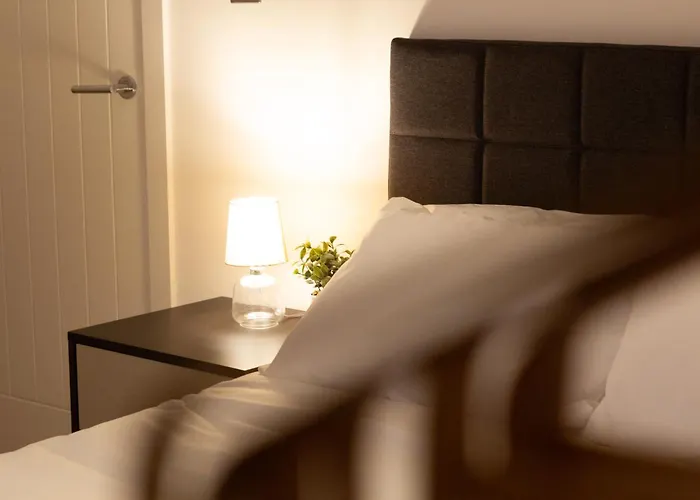 度假居 Stylish Cosy 4-bed Home, Sleeps Up To 10 With Large Sofa Bed, Near Royal Infirmary & Universities, Free Parking & Ultra-fast Wifi 曼彻斯特