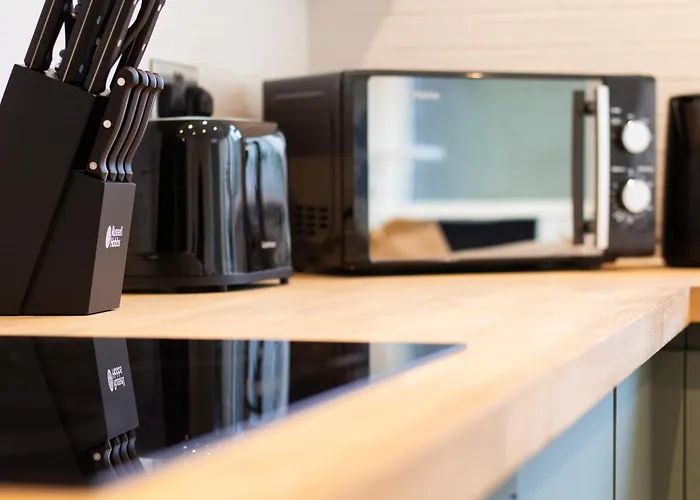 Stylish Cosy 4-bed Home, Sleeps Up To 10 With Large Sofa Bed, Near Royal Infirmary & Universities, Free Parking & Ultra-fast Wifi 맨체스터