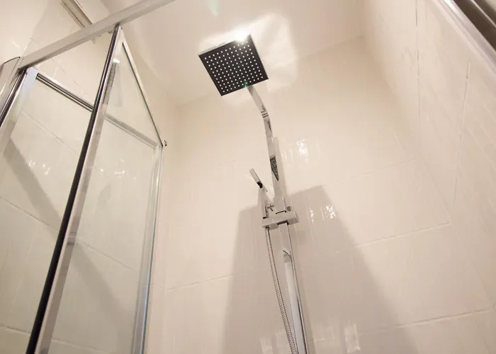 Stylish Cosy 4-bed Home, Sleeps Up To 10 With Large Sofa Bed, Near Royal Infirmary & Universities, Free Parking & Ultra-fast Wifi 度假居 *