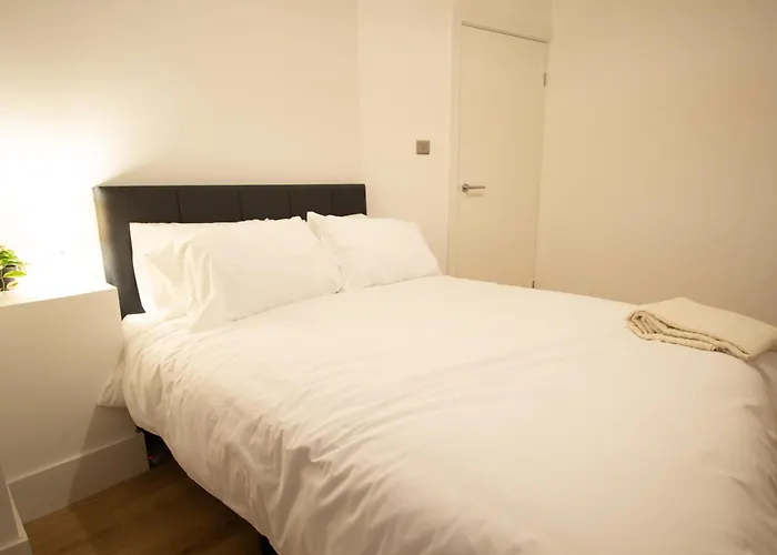 펜션 Stylish Cosy 4-bed Home, Sleeps Up To 10 With Large Sofa Bed, Near Royal Infirmary & Universities, Free Parking & Ultra-fast Wifi 맨체스터