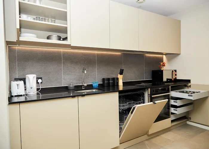 아파트 Luxury 2 Bed With Balcony *