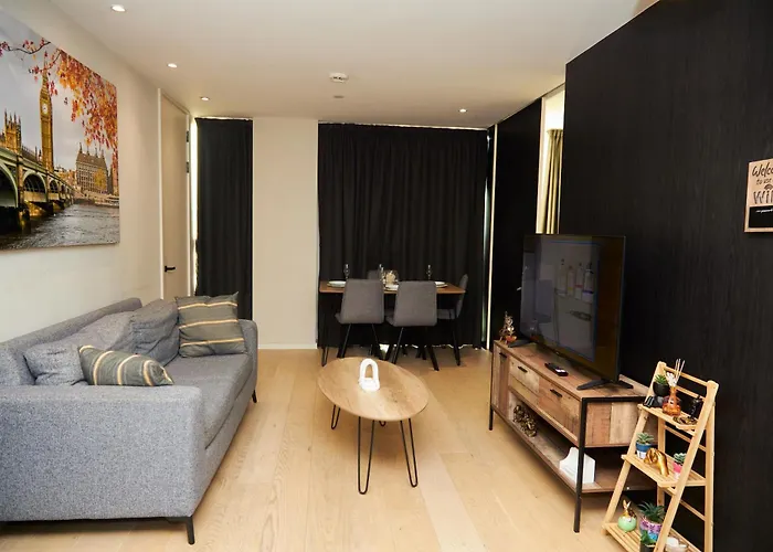 Luxury 2 Bed With Balcony *