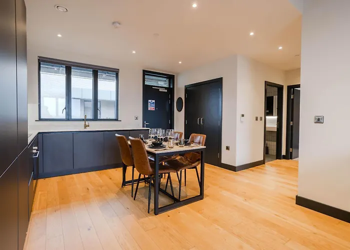 Marron 2br & Walks Manchester