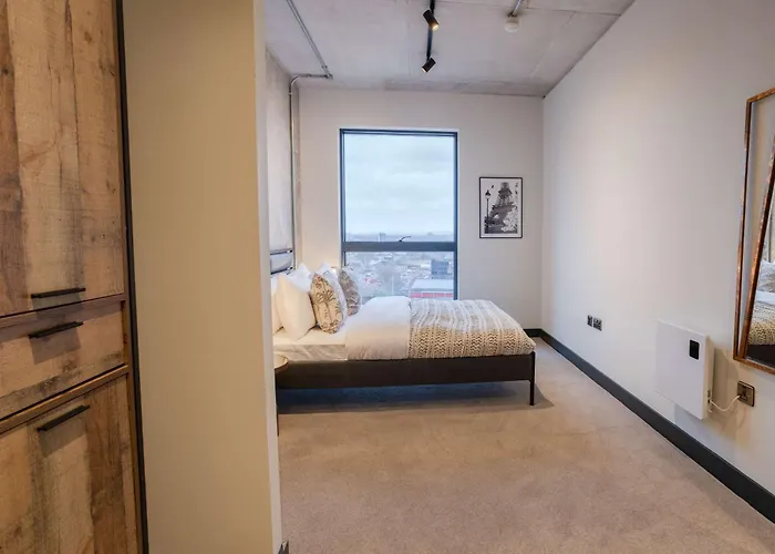 Marron 2br & Walks Manchester