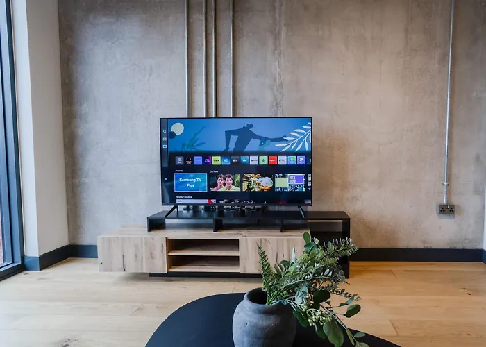 Marron 2br & Walks Manchester