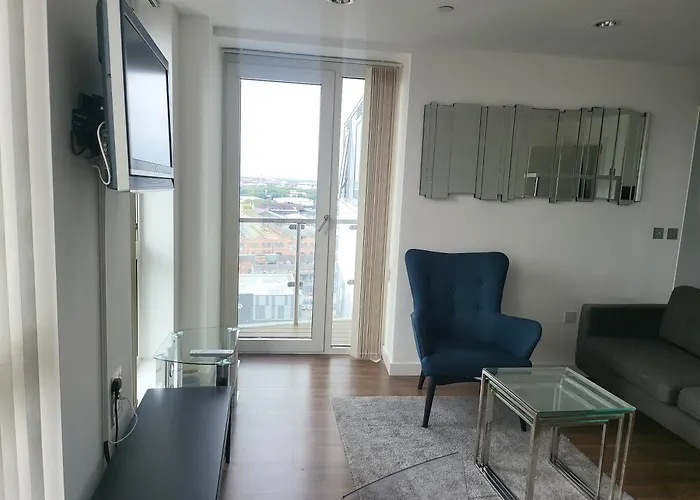 Spectacular Private Bedroom In 2 Bedroom * Manchester