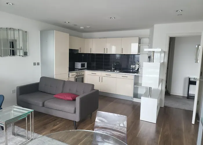 Ubytování v soukromí Spectacular Private Bedroom In 2 Bedroom Manchester