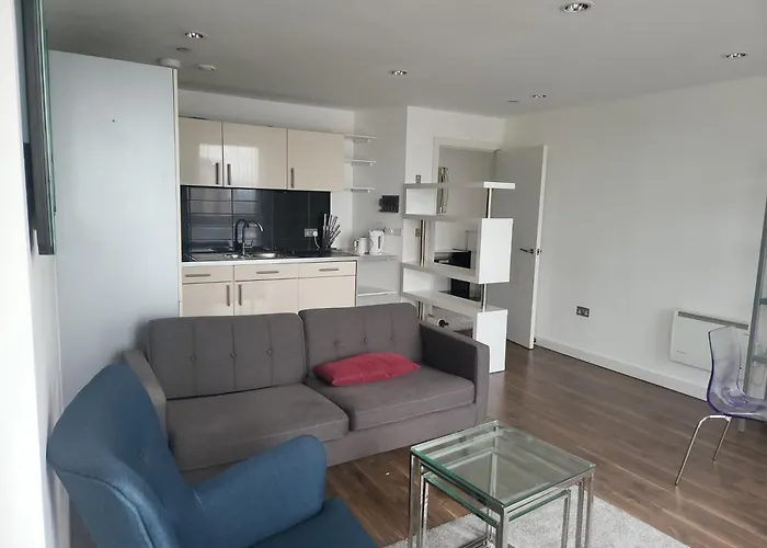 Spectacular Private Bedroom In 2 Bedroom * Manchester