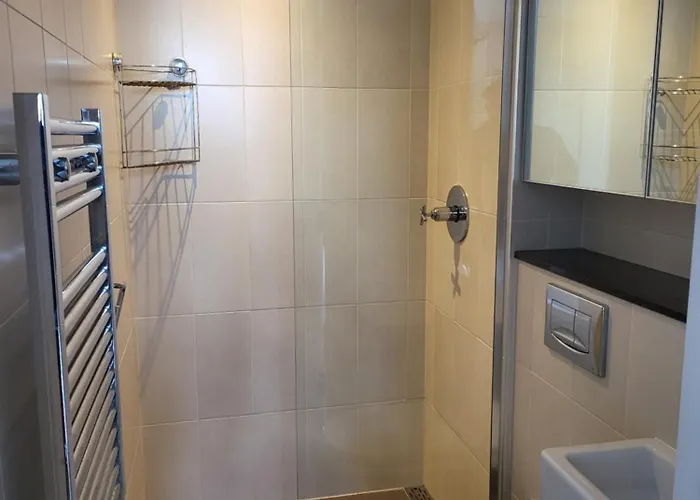 Spectacular Private Bedroom In 2 Bedroom * Manchester