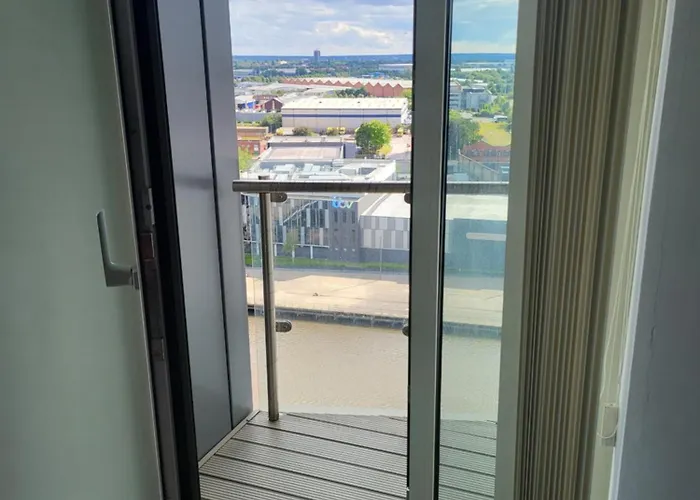 Spectacular Private Bedroom In 2 Bedroom * Manchester