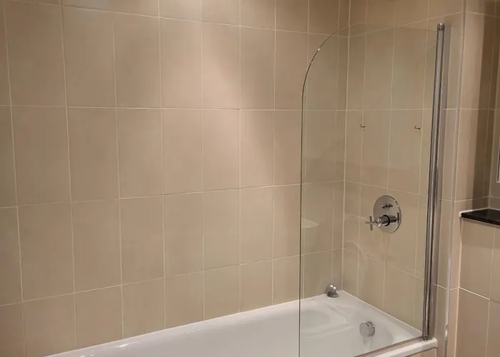 Spectacular Private Bedroom In 2 Bedroom