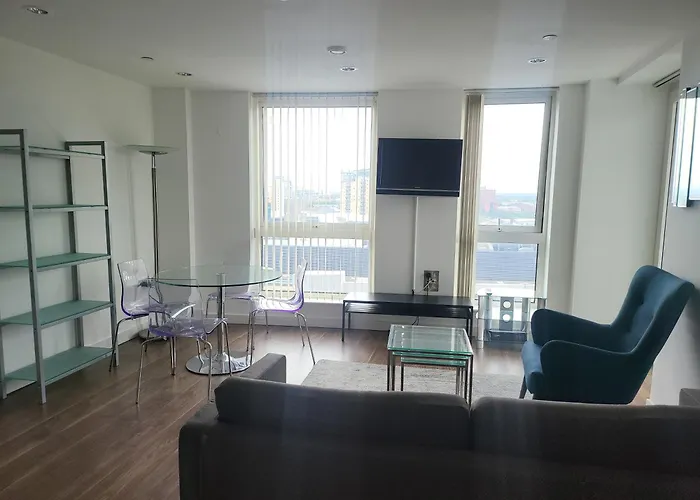 Spectacular Private Bedroom In 2 Bedroom * Manchester