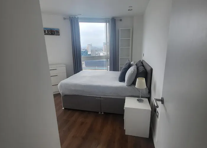 Spectacular Private Bedroom In 2 Bedroom Manchester