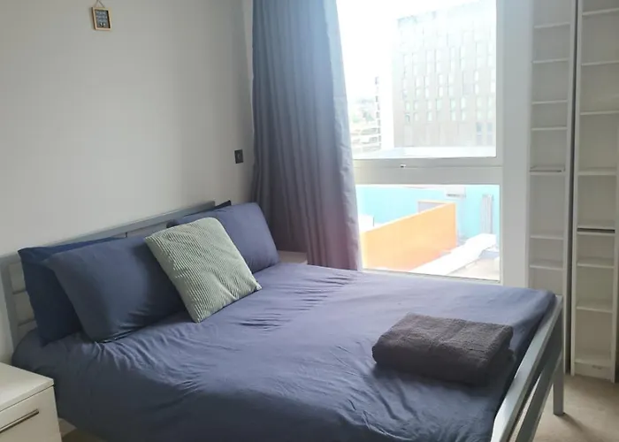 Spectacular Private Bedroom In 2 Bedroom Manchester