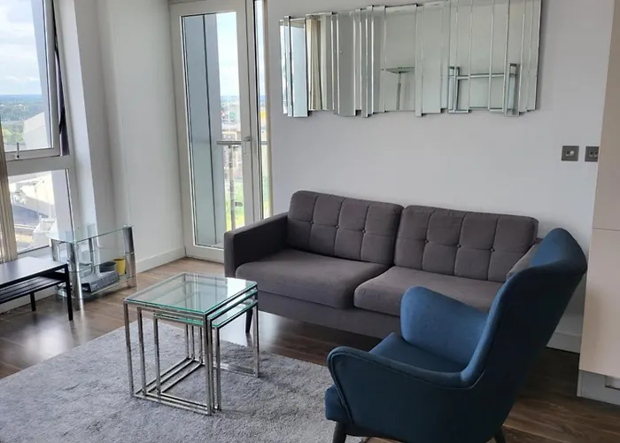 Ubytování v soukromí Spectacular Private Bedroom In 2 Bedroom Manchester