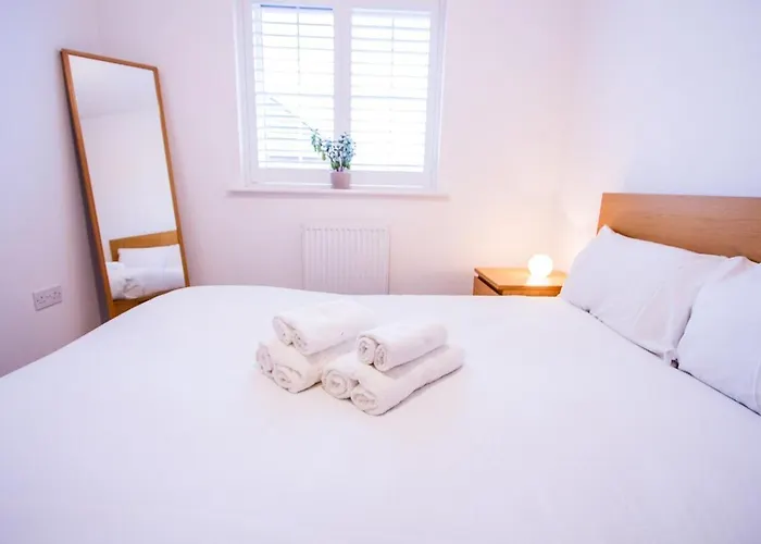 Feriehus Charming 1br House In Eccles With Free Parking Manchester