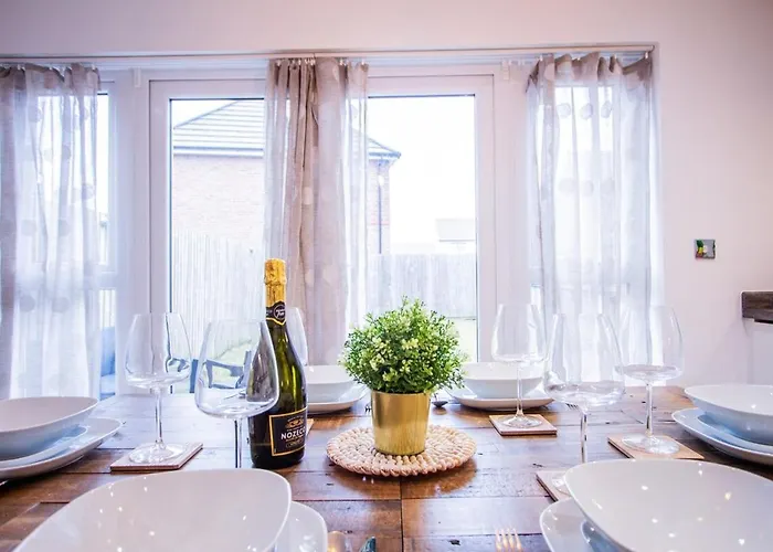 Feriehus Charming 1br House In Eccles With Free Parking