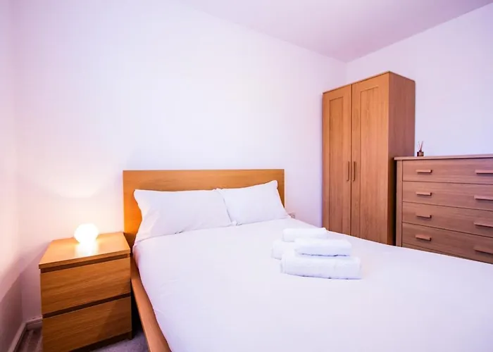 Charming 1br House In Eccles With Free Parking