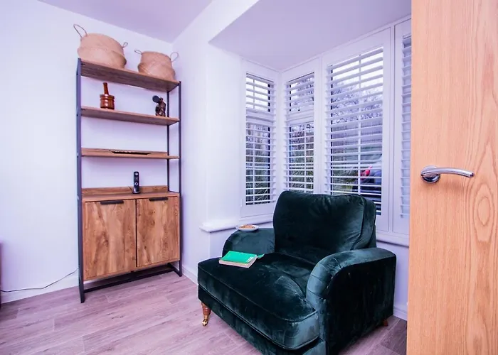 Feriehus Charming 1br House In Eccles With Free Parking *