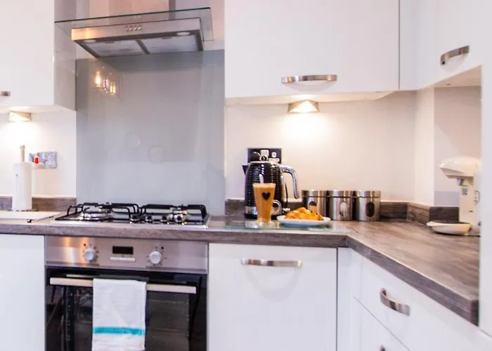 Charming 1br House In Eccles With Free Parking Feriehus *