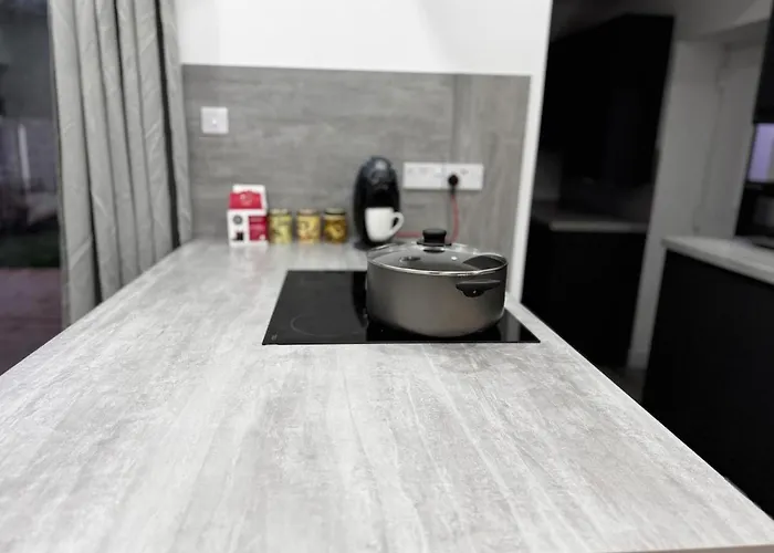 Apartamento Betahouse -3br -pool Table -free Parking -spacious Mánchester