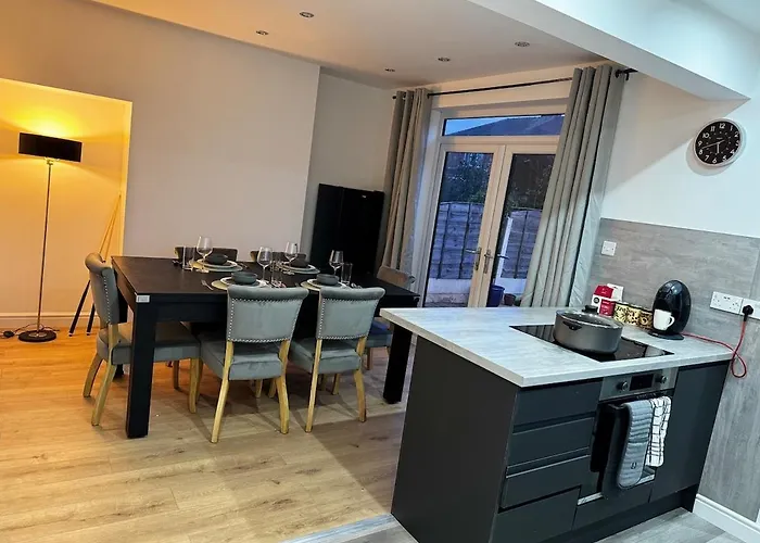 Betahouse -3br -pool Table -free Parking -spacious *