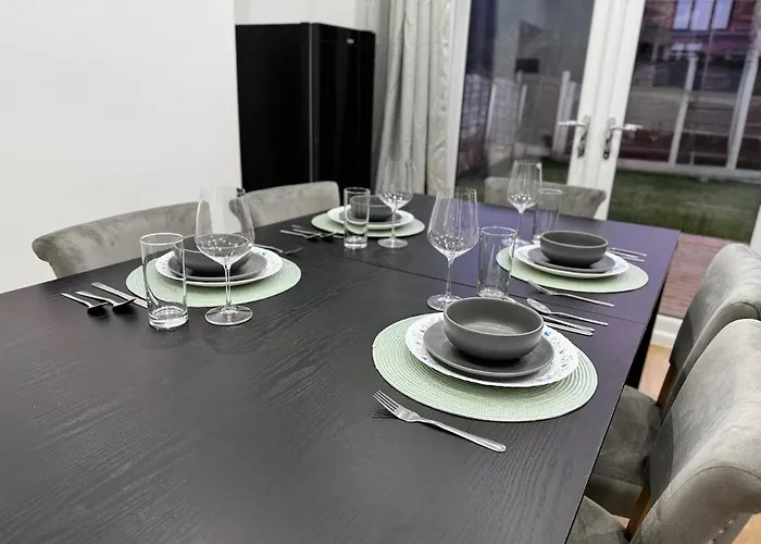 Betahouse -3br -pool Table -free Parking -spacious Apartamento Mánchester