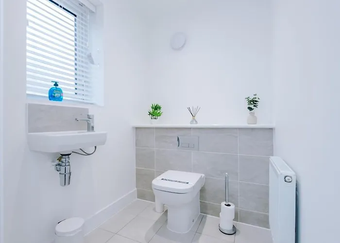 Сasa de vacaciones Stylish 3-bedroom House - Brand New *