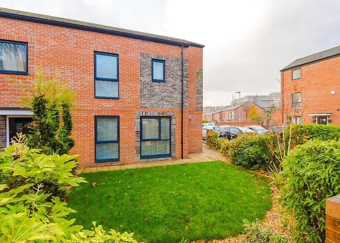 Stylish 3-bedroom House - Brand New Mánchester