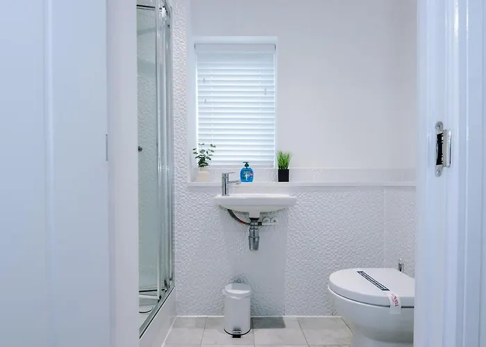 Stylish 3-bedroom House - Brand New * Mánchester