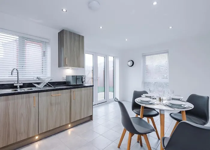 Stylish 3-bedroom House - Brand New Сasa de vacaciones Mánchester