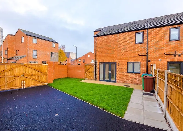 Stylish 3-bedroom House - Brand New