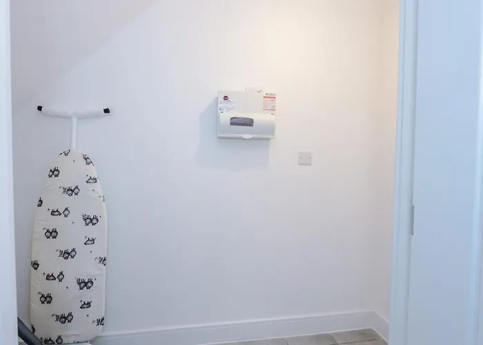 Сasa de vacaciones Stylish 3-bedroom House - Brand New *