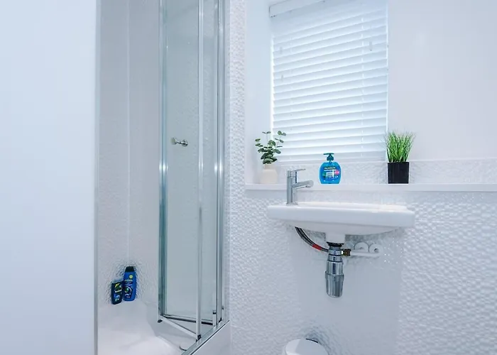 Stylish 3-bedroom House - Brand New * Mánchester