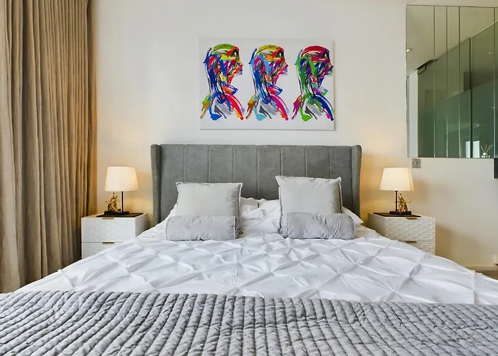 Amazing Skyline Views 3br Duplex With Free Parking Apartment *