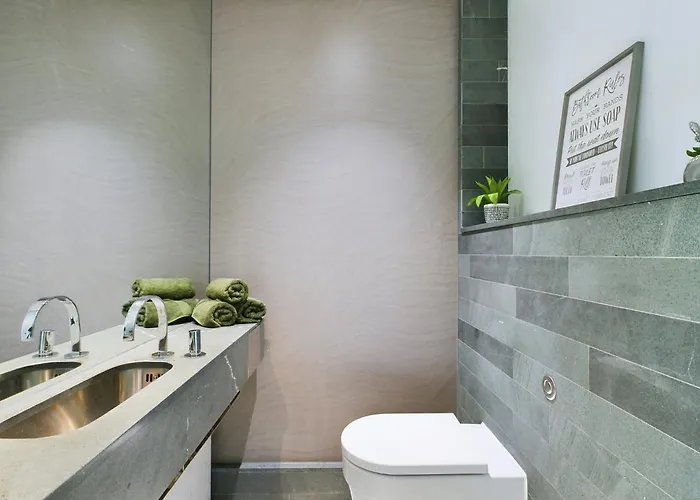 Amazing Skyline Views 3br Duplex With Free Parking Apartment Manchester