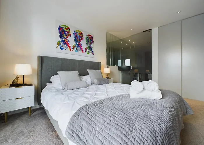 Amazing Skyline Views 3br Duplex With Free Parking Apartment *