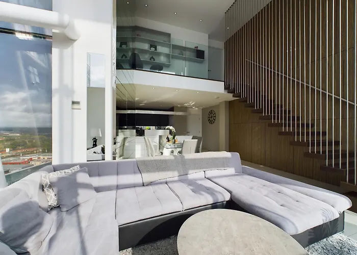 Amazing Skyline Views 3br Duplex With Free Parking Manchester