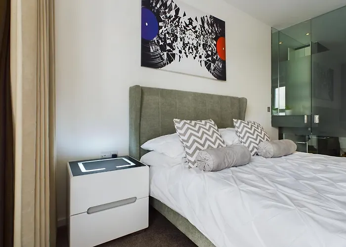 Amazing Skyline Views 3br Duplex With Free Parking Apartment