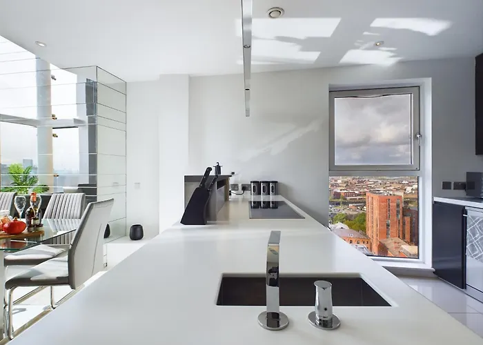 Amazing Skyline Views 3br Duplex With Free Parking Apartment *