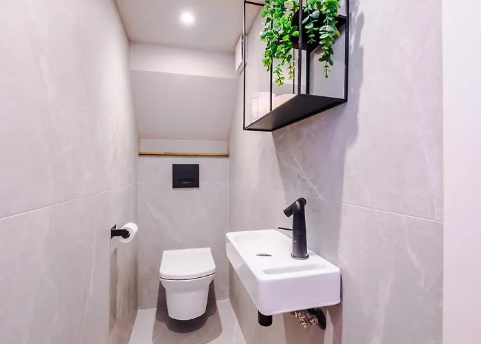 بيت للعطل Unique In Northenden Urban Oasis Sleeps 8 مانشستر