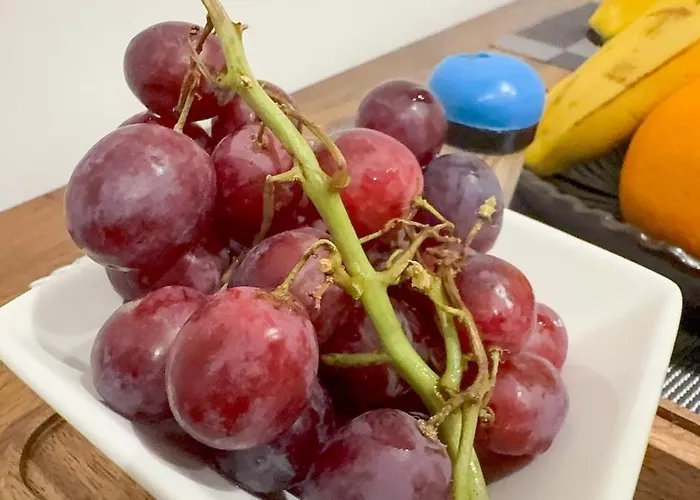 Cozy 5-bed Caldecott Stays-sleep 6 Feriehus