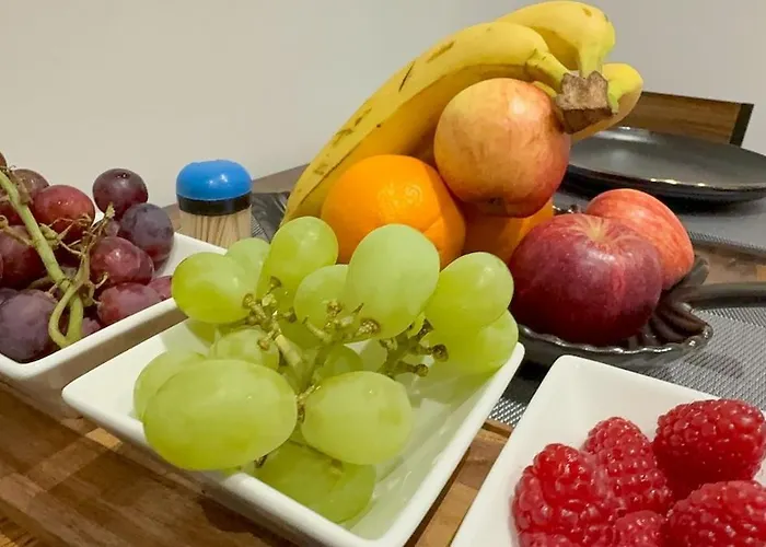 Cozy 5-bed Caldecott Stays-sleep 6 * Manchester