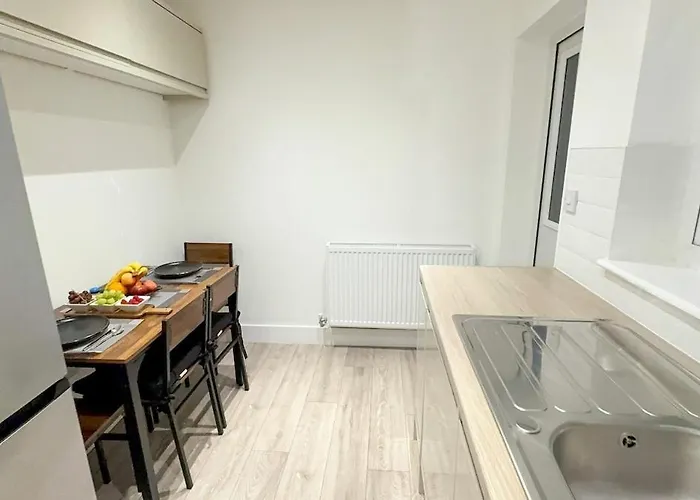 Feriehus Cozy 5-bed Caldecott Stays-sleep 6