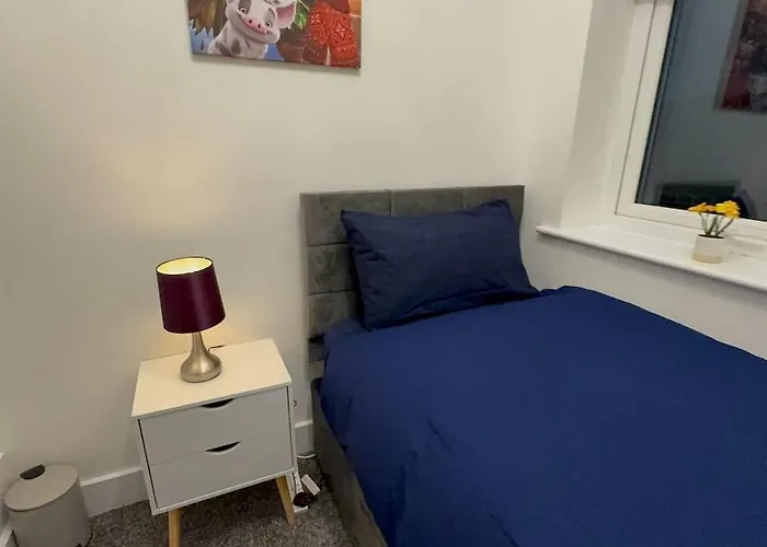 Сasa de vacaciones Cozy 5-bed Caldecott Stays-sleep 6 Mánchester