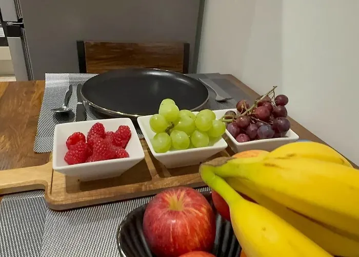 Cozy 5-bed Caldecott Stays-sleep 6 Сasa de vacaciones *