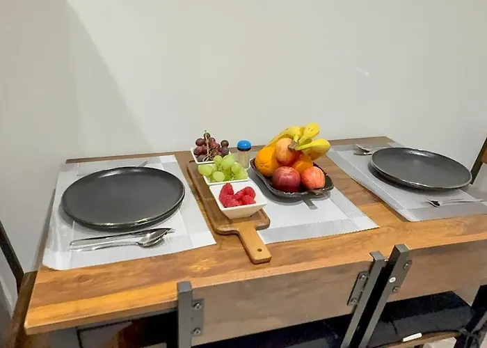 Cozy 5-bed Caldecott Stays-sleep 6 *