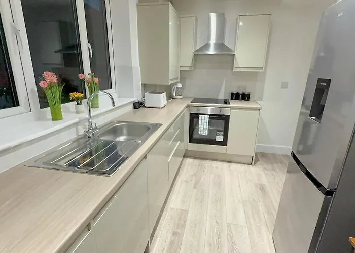 Cozy 5-bed Caldecott Stays-sleep 6 * مانشستر