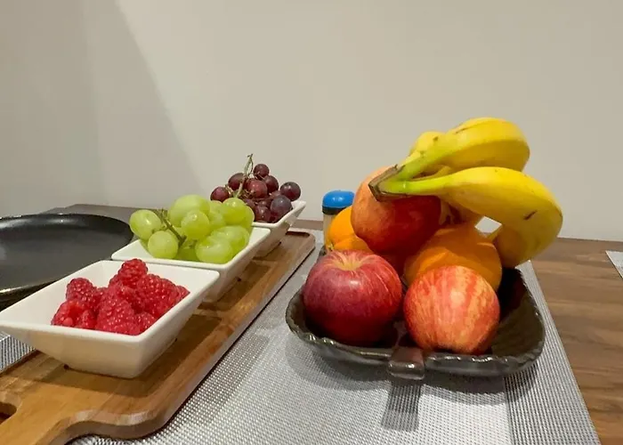 Cozy 5-bed Caldecott Stays-sleep 6 * Manchester