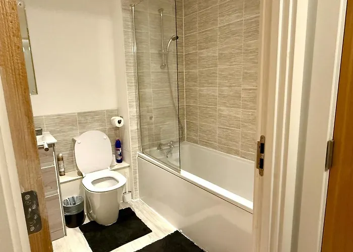 2br Duplex In Salford Mcr Sleeps4 Video In Photos